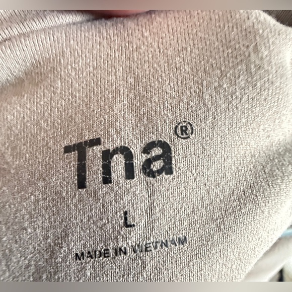 Aritzia TNA Hold It Atmosphere High Rise Bike Shorts - Tan - Picture 5 of 5